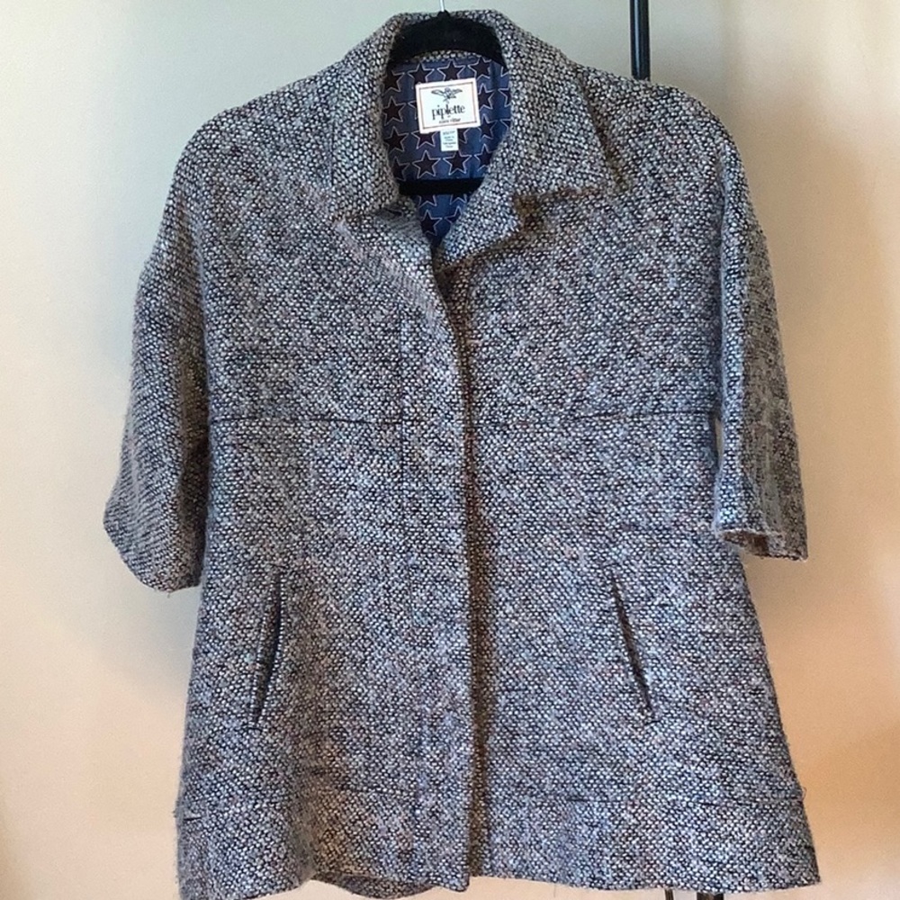 Cropped sleeve jacket